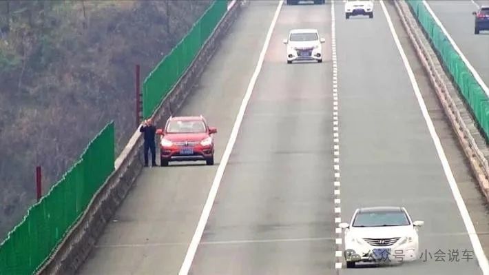 高速路换胎_高速换胎怎么办_高速换车胎